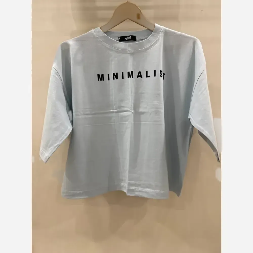 تیشرت کراپ دخترانه زنانه مینیمال سبز پاستلی طرح MINIMALIST
