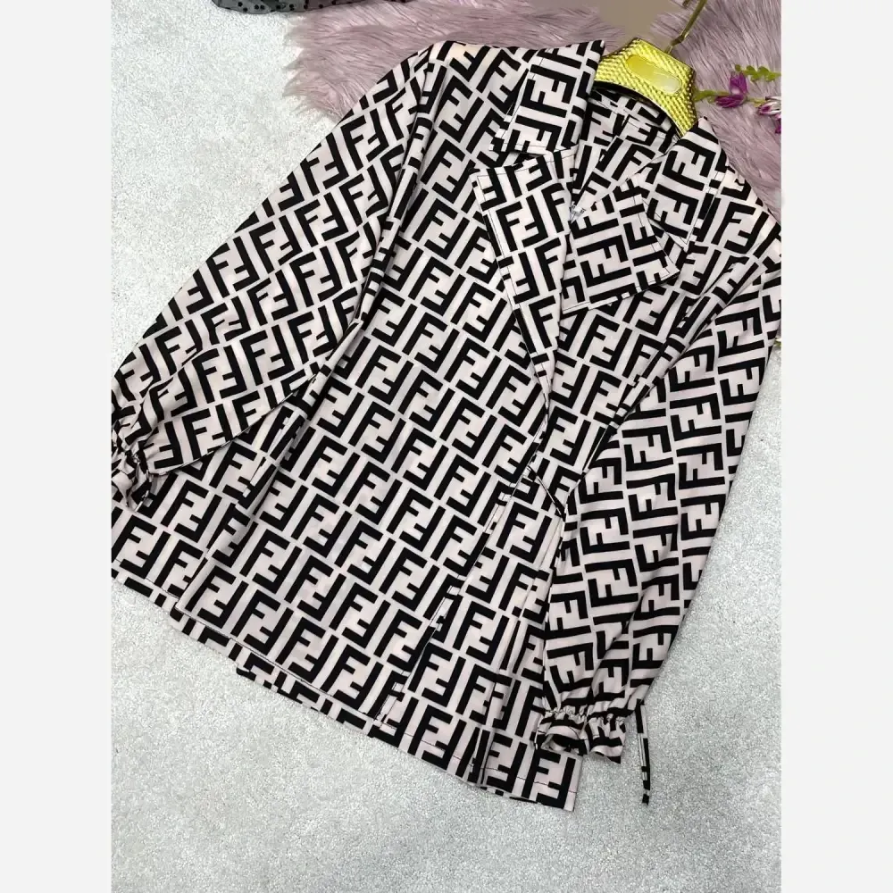 شومیز یقه انگلیسی شادی کرپ بوگاتی فری سایز 38 تا 46 بند تنظیم