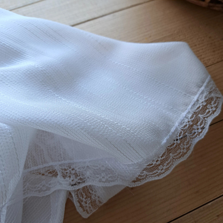 مینی اسکارف حریر ژولی سفید و مشکی ابعاد 70 در 70 در 100 حاشیه دانتل دوزی شده