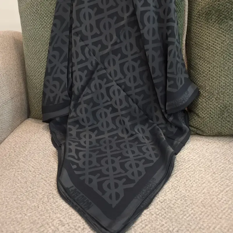 روسری ژاکارد نوک مدادی قواره 140 دور دوخت