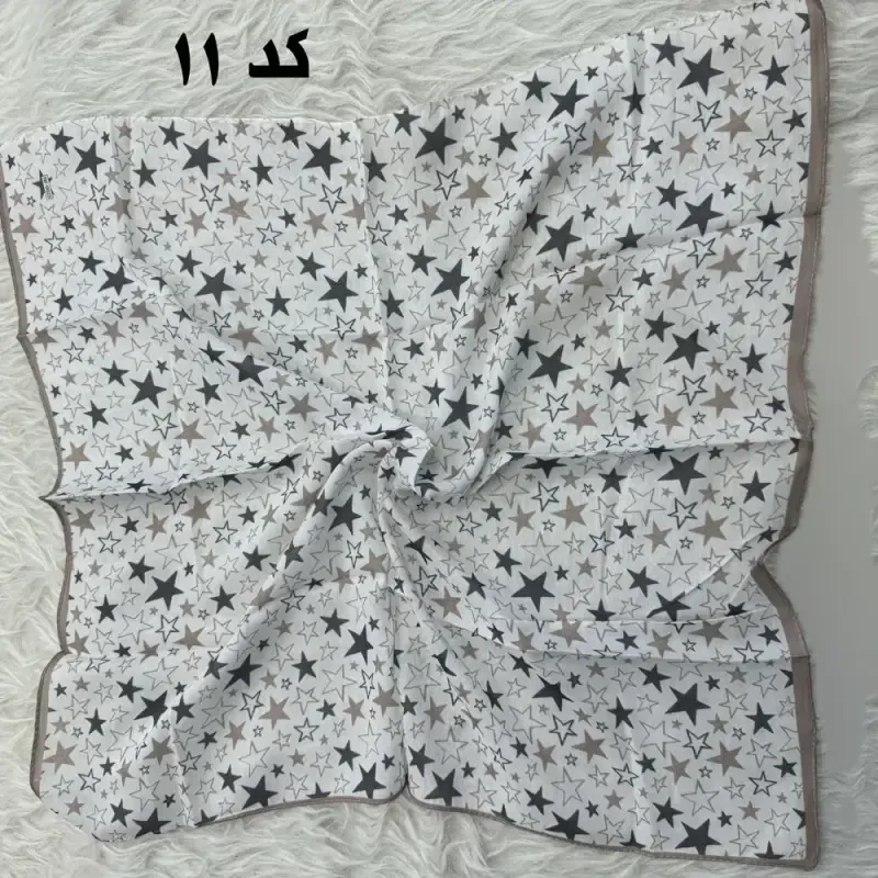 مینی اسکارف نخی نسکافه ای طرح دار قواره 65 در 65 سانتی متر